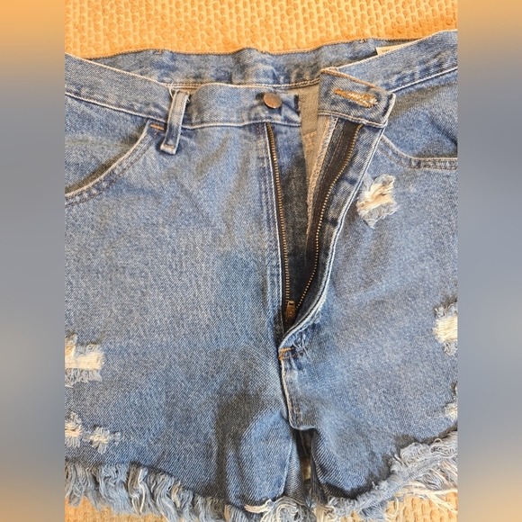 Rustler cutoff jean shorts denim women's size 34 X 32 distressed - Picture 5 of 10